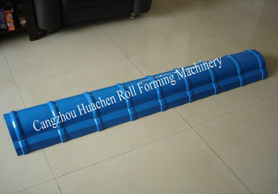 Máquina automática de moldeado de rollos de tapa de cresta personalizada con potencia del motor principal de 5.5 kW y control PLC para placas de espesor de 0,3-0,6 mm