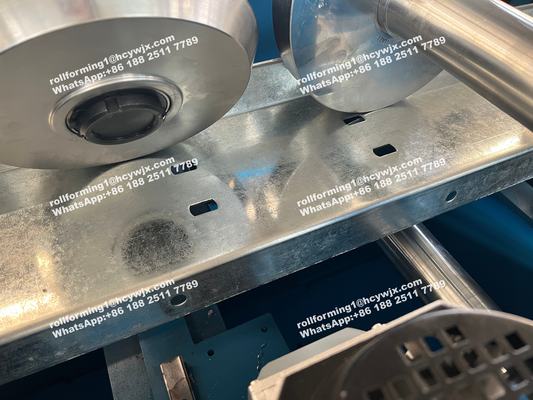 Máquina de Conformado de Rodillos de Perfiles C de Acero Controlada por PLC