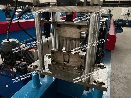 Máquina formadora de rodillos para guías de puerta de garaje seccional