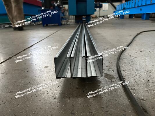 Máquina formadora de rodillos para guías de puerta de garaje seccional