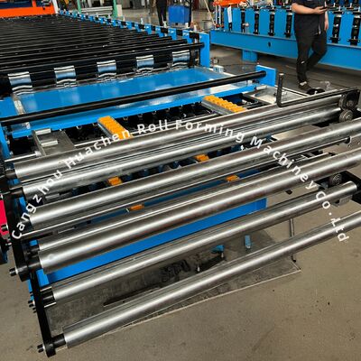 Máquina de formación de rodillos de doble capa para techos metálicos con velocidad de 15 m/min 0,3-0,6 mm de espesor y accionamiento por cadena