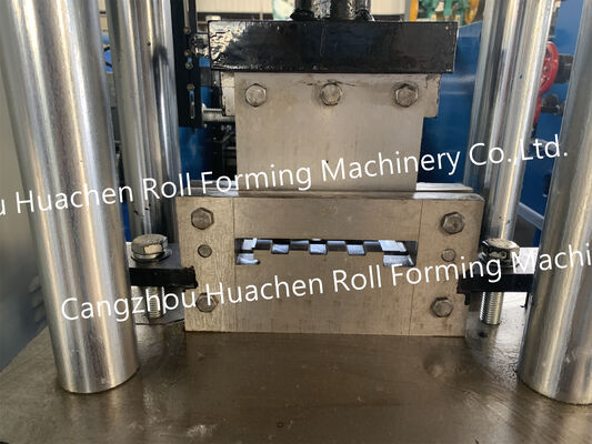 Máquina automática de perforar placas metálicas