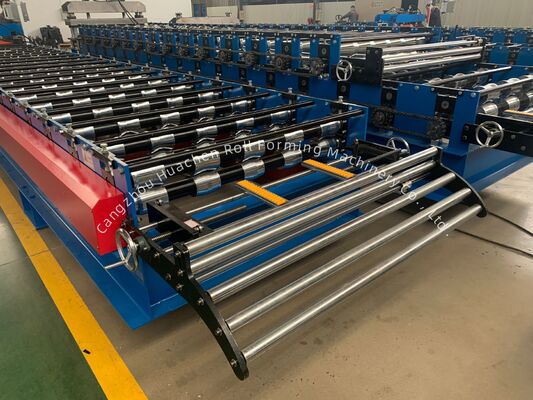 Máquina para formar hojas de paneles de techo y paneles de pared