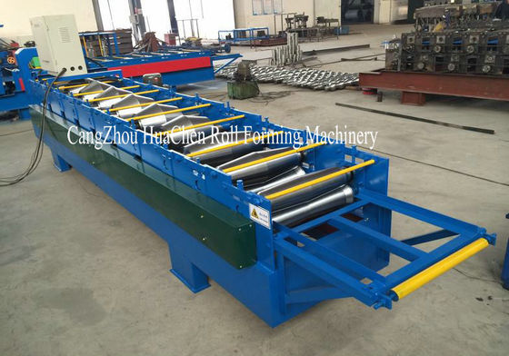 Metal automático de la máquina de la forma del rollo del casquillo de Ridge del tejado con el control informático del PLC de PANASONIC