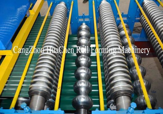 Rollo de alta velocidad del tejado del metal que forma el corte hidráulico automático de la máquina