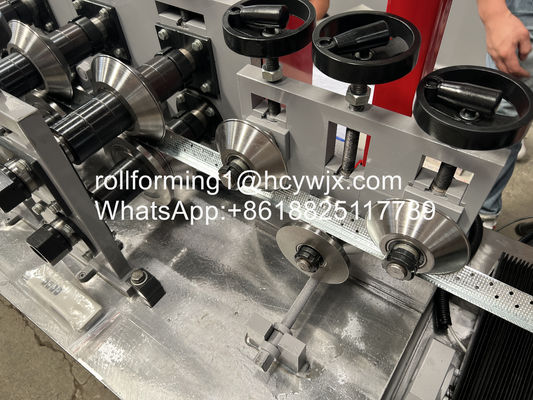 Cr12 ángulo de acero Keel Roll Forming Machine del cortador 45#