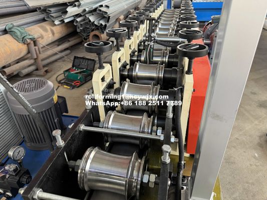 Máquina de moldeado de rodillos de puertas de persianas con transmisión de cadena con material de hoja de corte Cr12