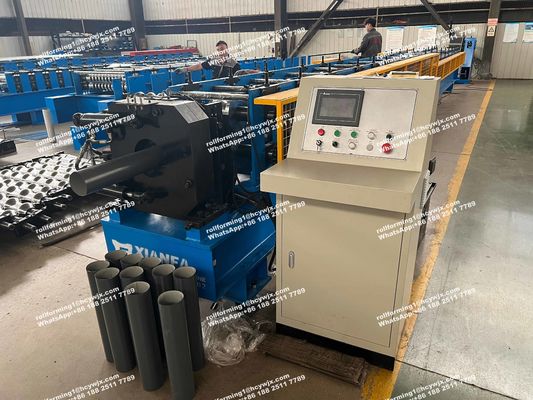 Rollo redondo de acero de la bajada de aguas 45# que forma la máquina con el sistema de control eléctrico